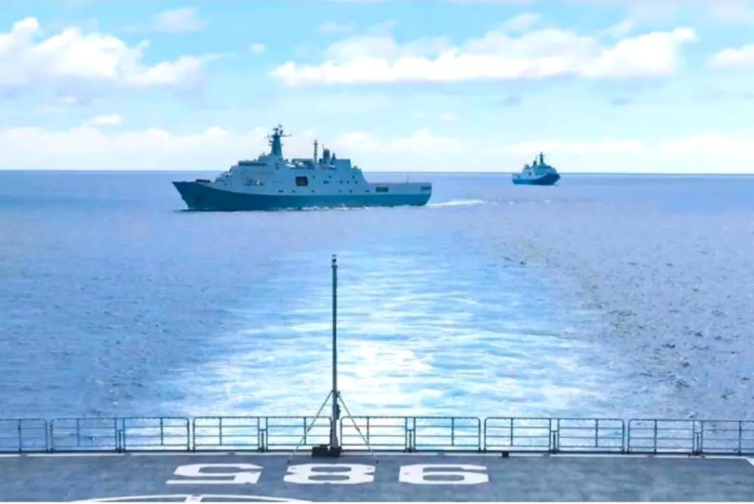 臺(tái)兩艘護(hù)衛(wèi)艦近距離警戒山東艦，美航母仍在臺(tái)島防止中方趁機(jī)收臺(tái)(圖2)
