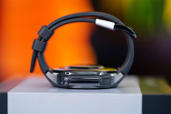 OPPO第一款圓表！OPPO Watch X星夜飛行版圖賞