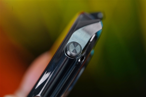 OPPO第一款圓表！OPPO Watch X星夜飛行版圖賞