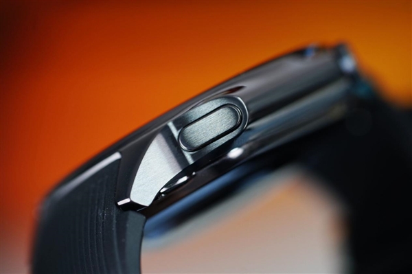 OPPO第一款圓表！OPPO Watch X星夜飛行版圖賞