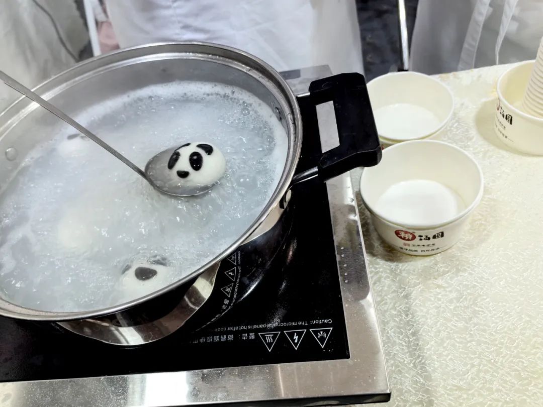 賴湯圓亮相良之隆展會，新品預(yù)制菜與爆漿糍粑系列引領(lǐng)新風(fēng)尚(圖8)
