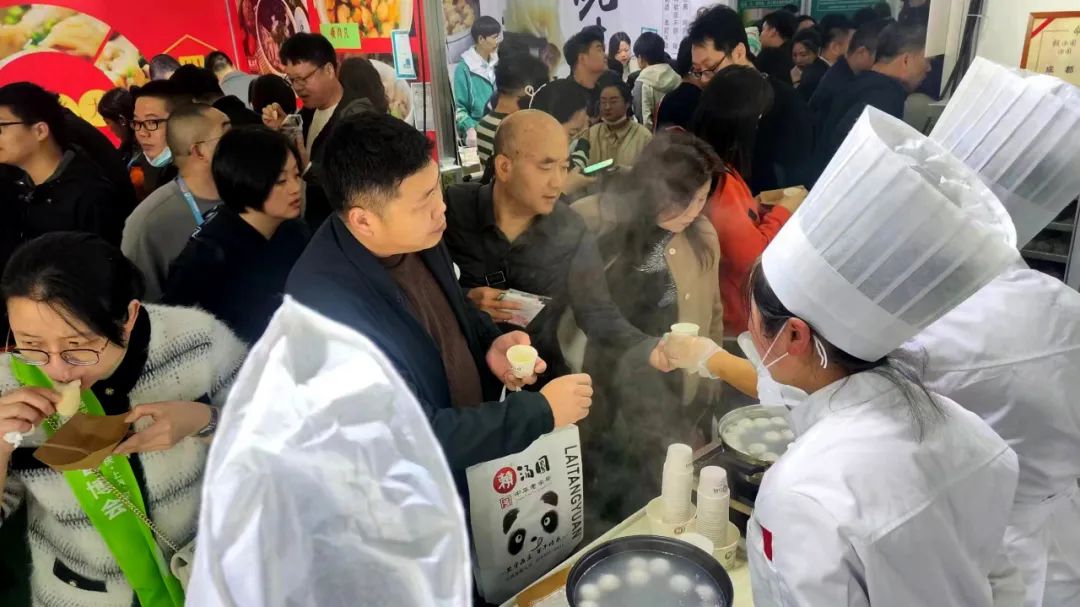 賴湯圓亮相良之隆展會，新品預(yù)制菜與爆漿糍粑系列引領(lǐng)新風(fēng)尚(圖2)