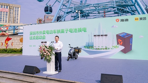 范炎聰常為深圳電動車的規范管理鼓與呼.jpg