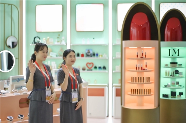 
			中免集團深度參與第四屆消博會 展現全球消費創新力量
		(圖3)