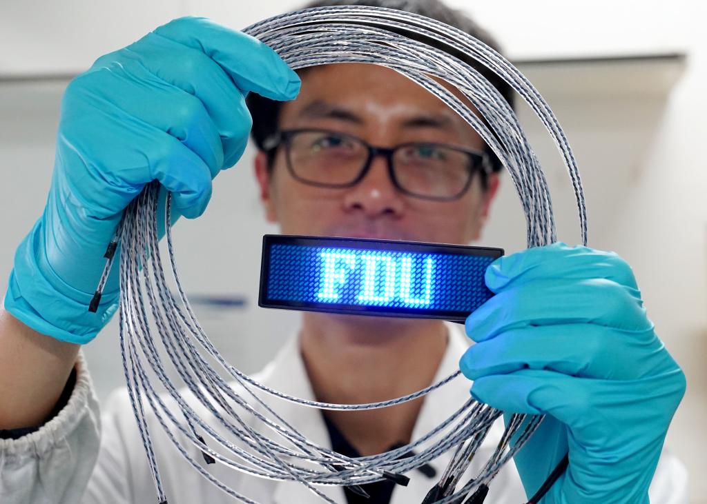 衣服可為電子設(shè)備充電 我國科學(xué)家取得纖維電池技術(shù)新突破(圖2)